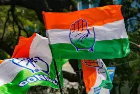 कांग्रेस पूरे देश में संविधान बचाओ रैली का आयोजन कर रही है। इसी के अंतर्गत राजधानी देहरादून के रेंजर्स ग्राउंड में भी कांग्रेस ने आज संविधान बचाओ रैली का आयोजन किया।