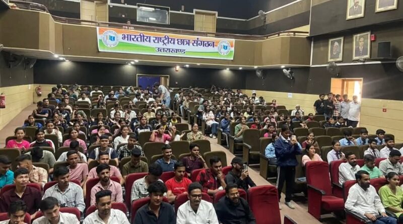 भारतीय राष्ट्रीय छात्र संगठन (NSUI )का 55 वां स्थापना दिवस पूरे देश भर में बड़ी धूम धाम से मनाया गया ।