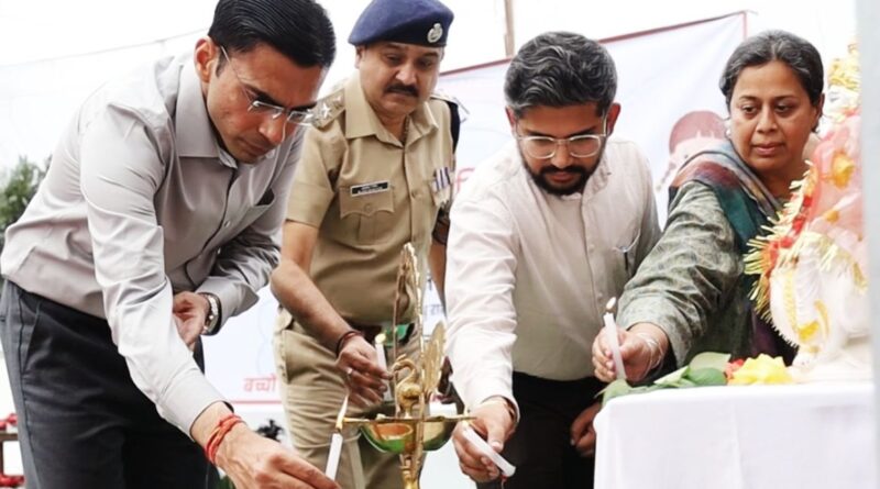 इंटरनेशनल स्ट्रीट चिल्ड्रन डे के अवसर पर बच्चों के बीच पहुँचे जिलाधिकारी तथा एसएसपी DEHRADUN