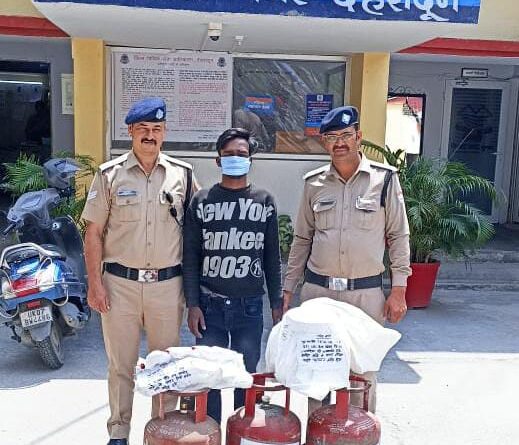 कोतवाली नगर क्षेत्र के डोभालवाला मे स्कूल में ताला तोड़कर नकबजनी की घटना कारित करने वाले अभियुक्त को DEHRADUN पुलिस ने किया गिरफ्तार