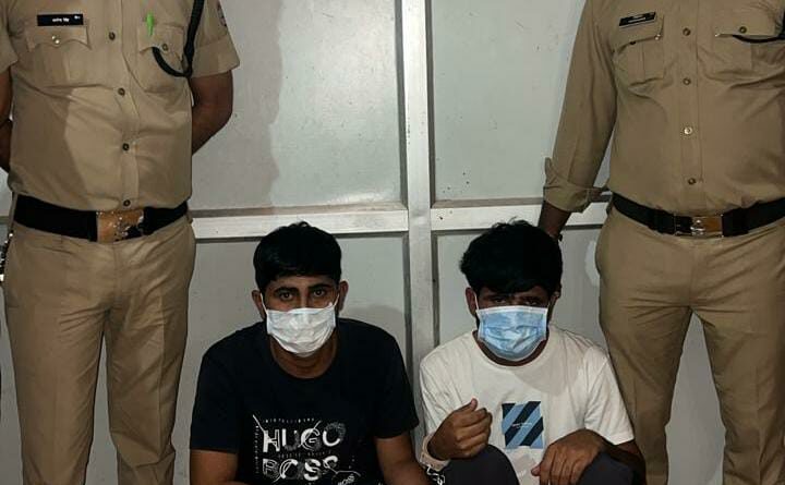 मामूली कहासुनी को लेकर नशा मुक्ति केन्द्र में भर्ती एक व्यक्ति की हत्या करने वाले 02 अभियुक्तों को दून पुलिस ने लिया हिरासत में।