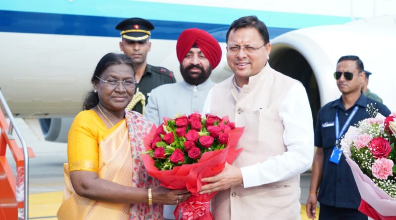 देहरादून पहुंची राष्ट्रपति मुर्मु, जनसंपर्क और अंतरराष्ट्रीय योग दिवस पर पुलिस लाइन में होंगी शामिल
