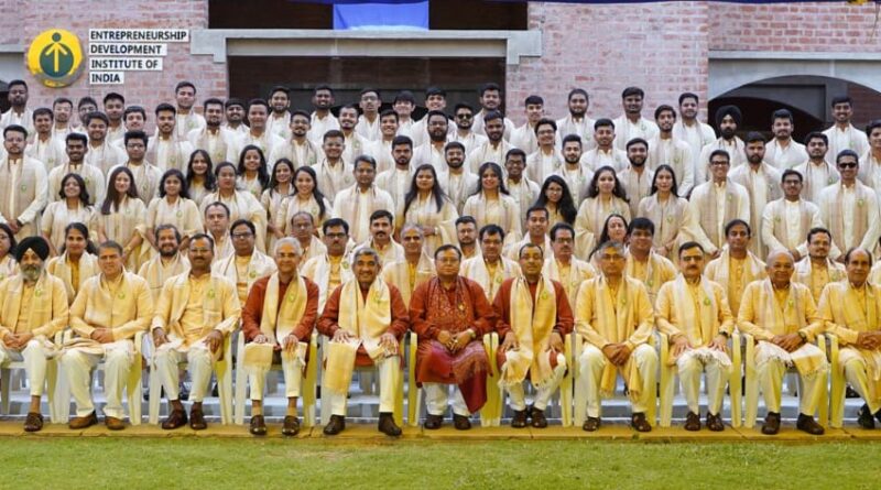 भारतीय उद्यमिता विकास संस्थान ने 24वें कॉन्वोकेशन का आयोजन किया; उद्यमिता कार्यक्रमों में 74 छात्र स्नातक हुए