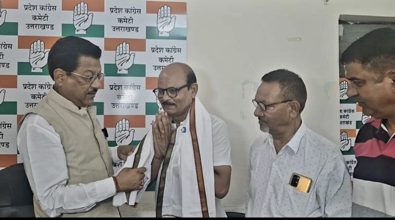 कांग्रेस की मजबूती से घबराई भाजपा, पूर्व पुलिस अधिकारी ओम प्रकाश आर्या कांग्रेस में शामिल 