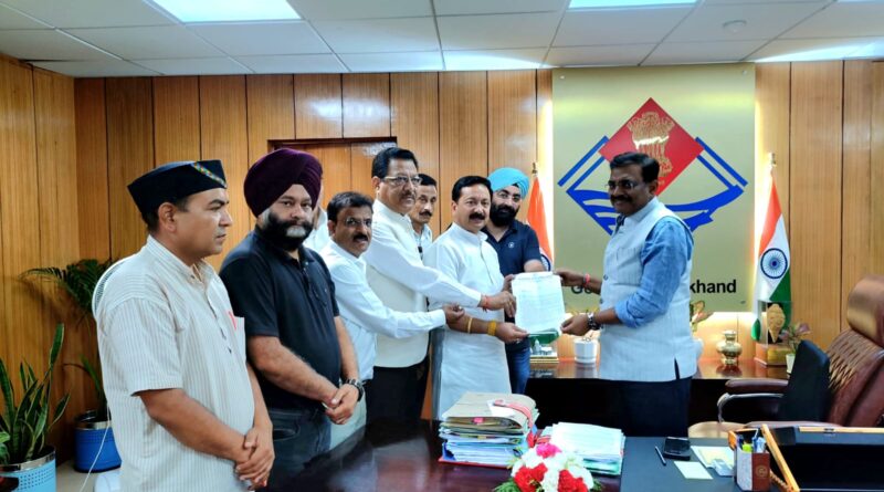 प्रदेश कांग्रेस अध्यक्ष करण माहरा की अगुवाई में कांग्रेस प्रतिनिधिमंडल ने सौंपा मुख्य सचिव को छः सूत्री ज्ञापन