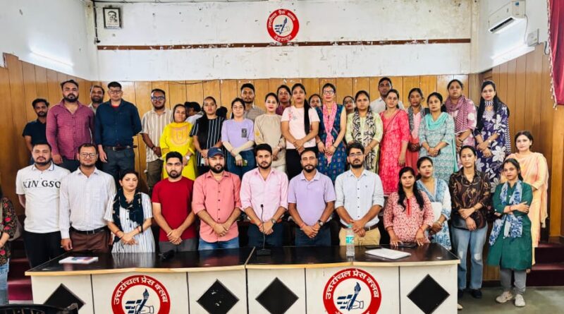 उत्तराखंड के सभी जिलों से जुटे बेरोजगार नर्सिंग महासंघ के नर्सिंग कर्मियों ने स्वास्थ्य मंत्री धन सिंह रावत से गुहार लगाई