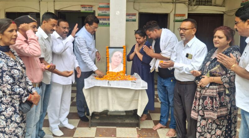 स्वर्गीय डॉक्टर इंदिरा हृदयेश की चौथी पुण्य तिथि पर उत्तराखंड प्रदेश कांग्रेस कमेटी ने अर्पित की भावभीनी श्रद्धांजलि