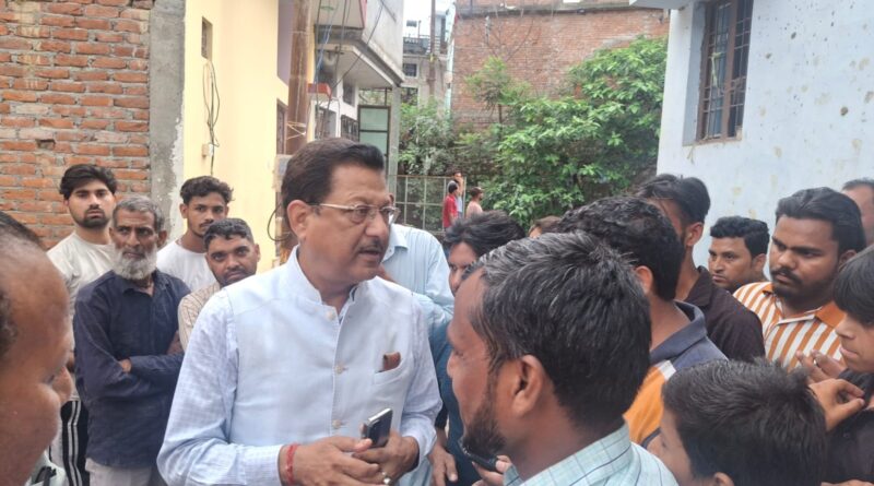 प्रदेश कांग्रेस उपाध्यक्ष धस्माना ने किया कारगी में आपदा ग्रस्त क्षेत्र का दौरा, जिलाधिकारी ,एसडीएम व नगर निगम महापौर से की वार्ता, तत्काल आपदा राहत देने की मांग