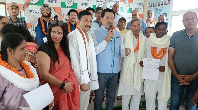 श्रम कांग्रेस ने बांटे पदभार , प्रदेश मुख्यालय में पार्टी उपाध्यक्ष संगठन सूर्यकांत धस्माना ने दिए नियुक्ति पत्र