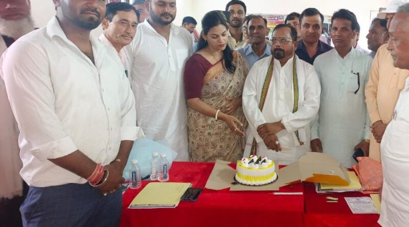 लोक जनशक्ति पार्टी (रामविलास) के संस्थापक स्व० श्री रामविलास पासवान जी के जन्मदिन को धूमधाम से मनाया गया