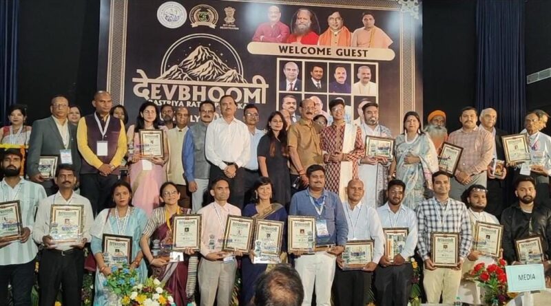 देवव्रत पुरी गोस्वामी (डिटेक्टिव देव) को देवभूमि राष्ट्रीय रत्न पुरस्कार  2025 से नवाज़ा गया।