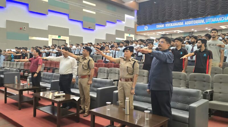 “ड्रग्स फ्री कैम्पस“ अभियान के तहत नशे के विरूद्ध जागरूकता के लिये नगर से देहात तक चली DEHRADUN पुलिस की पाठशाला