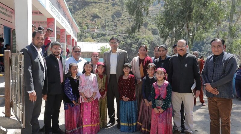 जिलाधिकारी के “प्रोजेक्ट उत्कर्ष ” के अन्तर्गत सरकारी स्कूलों में आधुनिक सुविधाएं बढाने पर निरंतर जोर