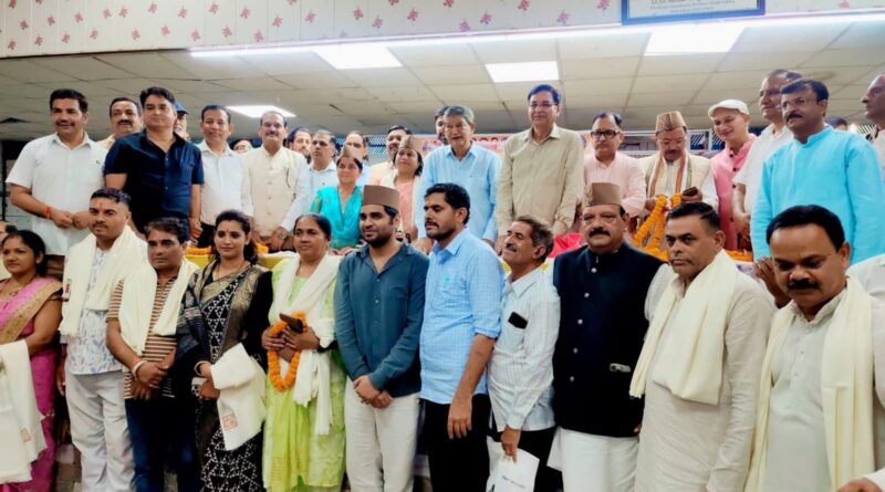 पूर्व मुख्यमंत्री हरीश रावत ने जिला पंचायत, क्षेत्र पंचायत अध्यक्ष समेत पंचायत प्रतिनिधियों और नगर निगम पार्षदों को सम्मानित किया , दी भुट्टा-जलेबी पार्टी ..