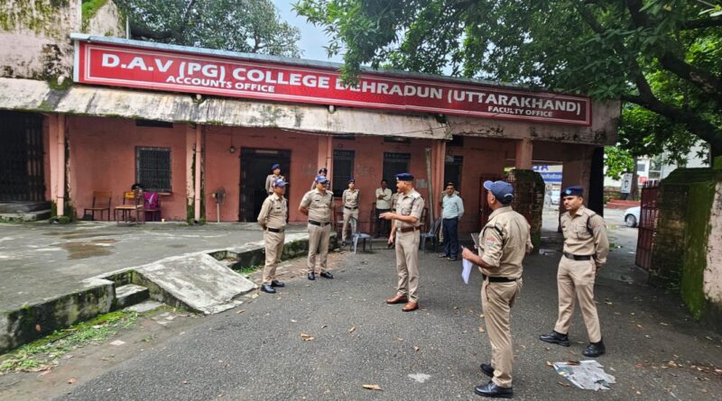 जनपद देहरादून में कुल 48 परीक्षा केंद्रों में आयोजित,पुलिस अधीक्षक नगर द्वारा परीक्षा केंद्रों का भ्रमण कर सुरक्षा व्यवस्थाओं का लिया जायजा