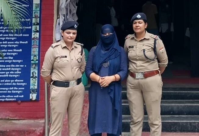 UKSSSC की लिखित प्रतियोगी परीक्षा में प्रश्न पत्र के फोटो आगे भेजने वाली अभियुक्ता को पुलिस ने किया गिरफ्तार