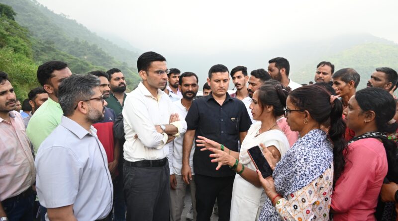 अंतिम व्यक्ति को रिलिफ पहुंचाए बिना चैन से नहीं बैठेगा जिला प्रशासन-सवींन बंसल डीएम ,