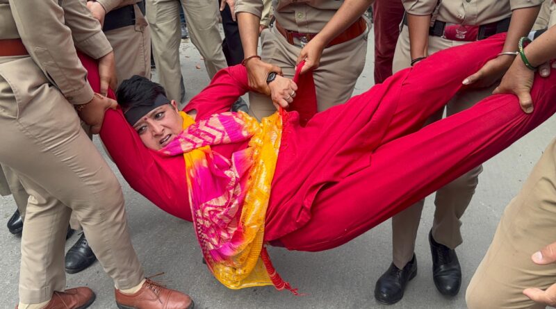 उत्तराखंड प्रदेश महिला कांग्रेस ने बढ़ते अपराध को लेकर भाजपा कार्यालय के पास प्रदर्शन..