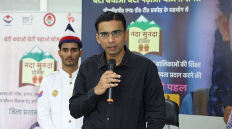 जिलाधिकारी सविन बंसल जनपद में असहाय, अक्षम और निर्धन लोगों को समाज की मुख्यधारा से जोड़ने के लिए निरंतर गतिमान