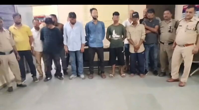 सार्वजनिक स्थानों पर खुले स्थानों पर शराब पीने वालों के विरुद्ध जारी DEHRADUN पुलिस का अभियान