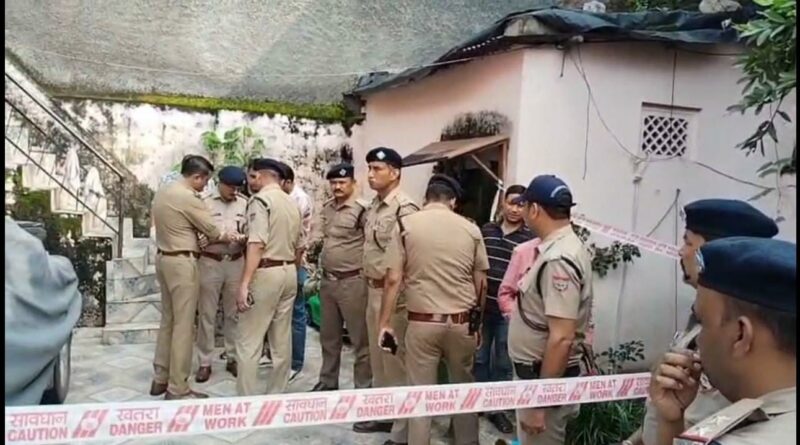 अभियुक्त द्वारा आत्मघाती कदम उठाते हुए, अपनी लाइसेन्सी रिवाल्वर सेे खुद को गोली मार आत्महत्या कर ली