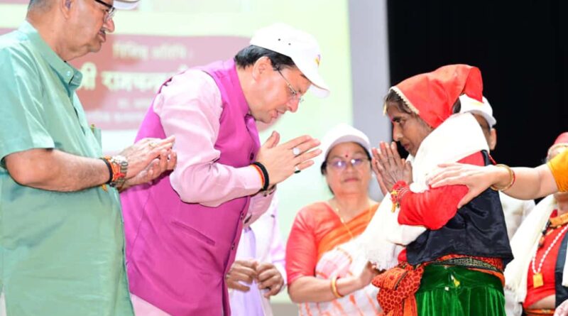 हिमालयन सांस्कृतिक केंद्र में अंतरराष्ट्रीय वृद्धजन दिवस के अवसर पर निशुल्क एंबुलेंस वैन और वृद्धिजनों की वाकथन रैली को हरी झंडी दिखाकर रवाना किया।