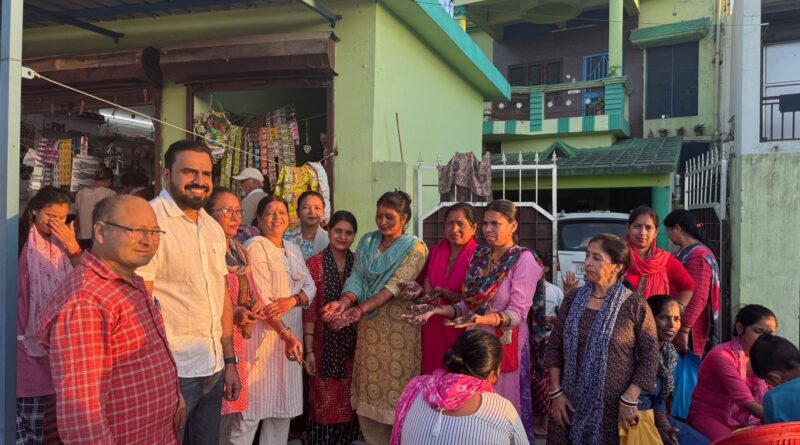 करवाचौथ पर महिलाओं के सम्मान में कांग्रेस पार्टी द्वारा धर्मपुर विधानसभा में 20 स्थानों पर “फ्री मेहंदी कैम्प” आयोजित