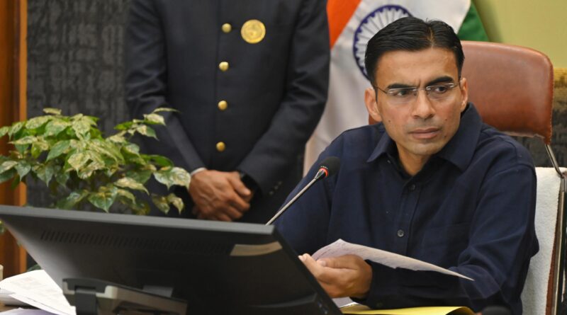 डीएम ने अचानक बुलाई जिला चिकित्सालय की प्रगति की समीक्षा बैठक; आनन-फानन में दौड़े अधिकारी 