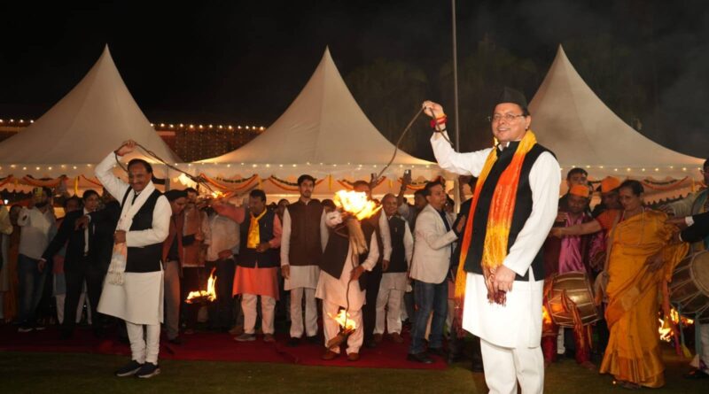 लोकपर्व इगास व बग्वाल की प्रदेश भर में धूम मची हुई है. मुख्यमंत्री आवास में इगास पर्व को लेकर कार्यक्रम आयोजित किया गया