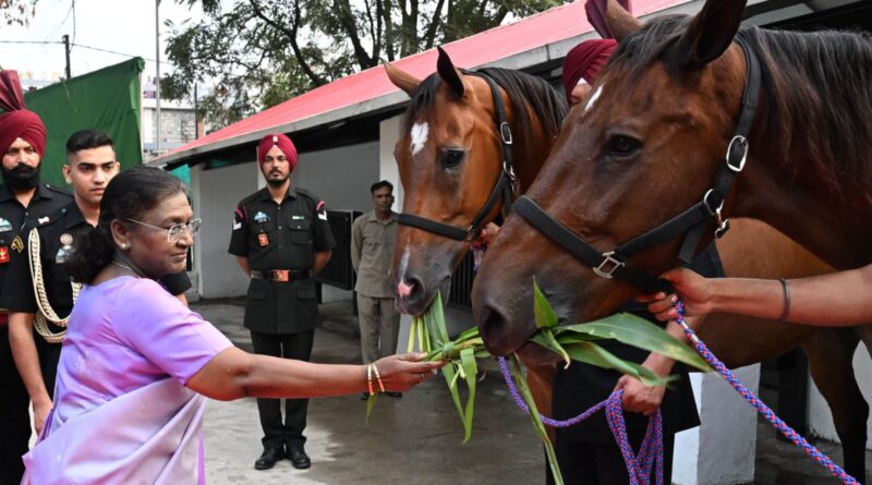 राष्ट्रपति ने राष्ट्रपति निकेतन में फुट ओवर ब्रिज और घुड़सवारी क्षेत्र का किया लोकार्पण
