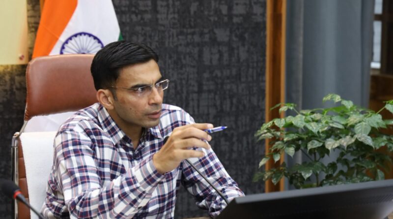 पीएम  कार्यक्रम की तैयारी युद्ध स्तर पर ;  डीएम ने अपनी कोर टीम संग बैठक कर दिए दिशा -निर्देश