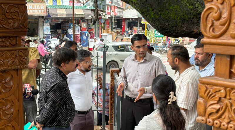 धड़कने लगी घंटाघर की धड़कन, मिलेगा समय का पूर्ण ज्ञान,  जिला प्रशासन के पहल से हुई समय ठीक।