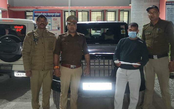 हाथो में चापड़ लेकर वाहन चलाना पड़ा भारी, दून पुलिस में उतारी सारी खुमारी