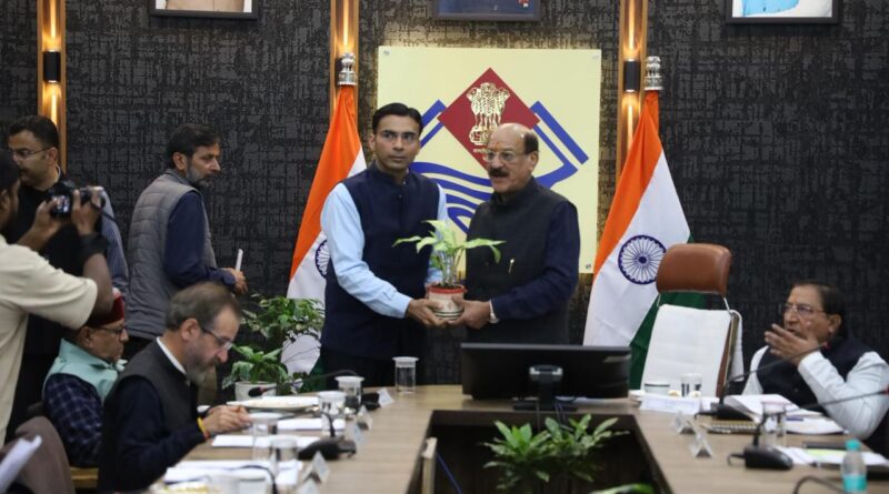 जिला विकास पर मंथनः प्रभारी मंत्री ने ली जिला योजना की समीक्षा बैठक ,जिले के व्यापक विकास पर फोकस, समय पर काम पूरा करने के निर्देश।