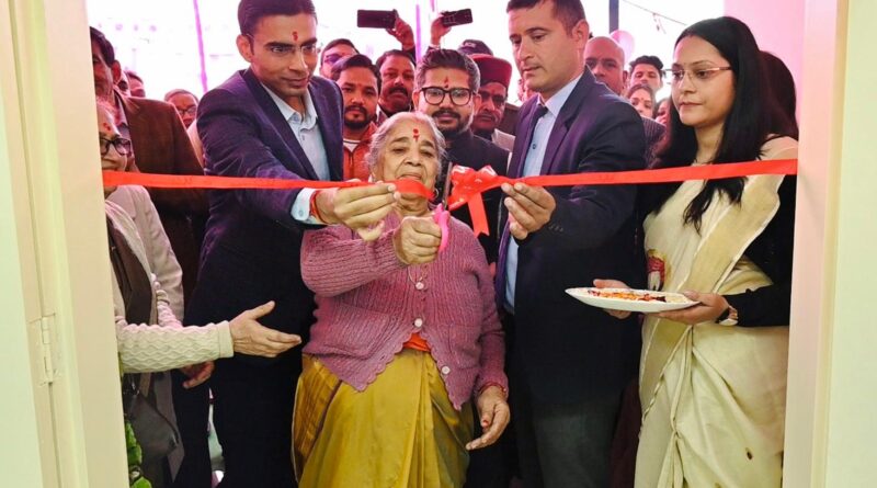 रजत जयंती पर कोषागार में पेंशन जागरूकता एवं निःशुल्क चिकित्सा शिविर का डीएम ने किया उद्घाटन, 100 वर्षीय प्रेमवती डोभाल को डीएम ने शिविर में किया सम्मानित।