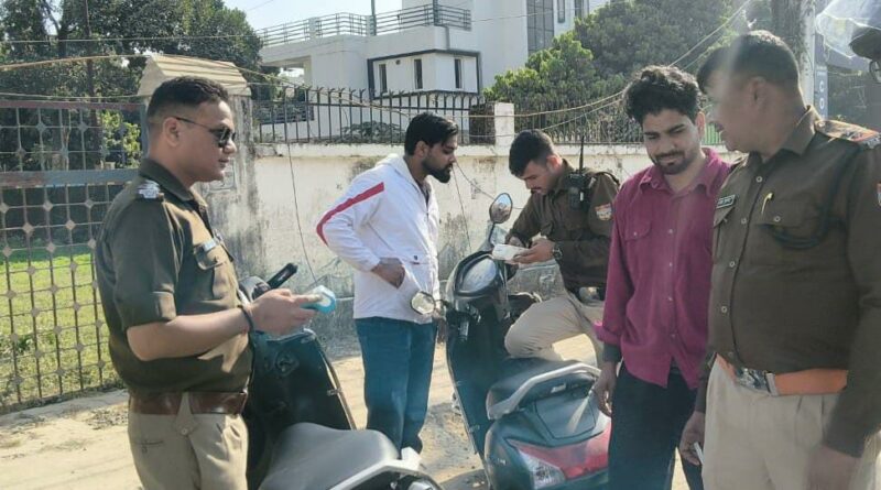 यातायात के नियमों का उल्लंघन करने वालों पर चला दून पुलिस का डंडा