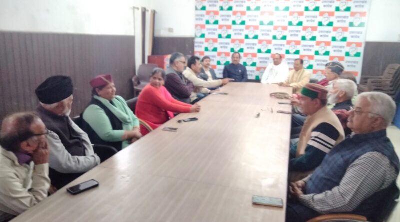 2027 विधानसभा चुनाव की तैयारी तेज—कांग्रेस मुख्यालय में डॉ. हरक सिंह रावत की रणनीतिक बैठक