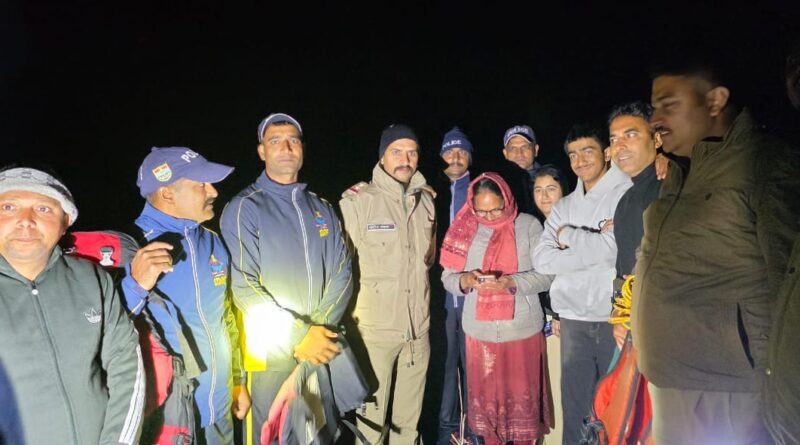 दून पुलिस फिर बनी मददगार, यमुना नदी के टापू में फंसे 5 लोगों को सकुशल बचाया