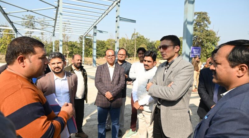 पर्यावरण संरक्षण की दिशा में ठोस कदम लालपानी में निर्माणाधीन एकीकृत ठोस अपशिष्ट प्लांट का डीएम ने किया स्थलीय निरीक्षण