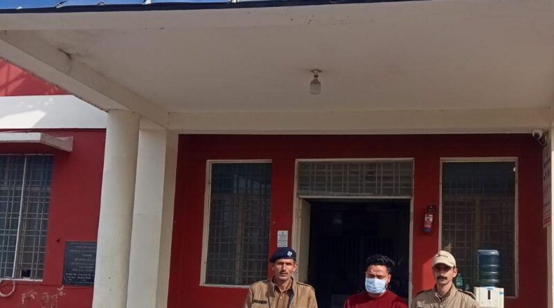 दून पुलिस ने 3 किलो 291 ग्राम अवैध गांजे के साथ छात्र को दबोचा