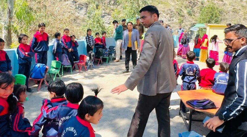 दूरस्थ तहसील अटाल के 300 गरीब बच्चों को मुफ्त शिक्षा, डीएम की पहल से सीएसआर फंड से मिली सहायता