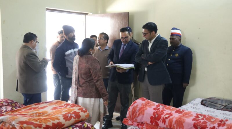 डीएम ने रैनबसेरों की व्यवस्थाओं का किया निरीक्षण, नगर निगम को दिए आवश्यक निर्देश