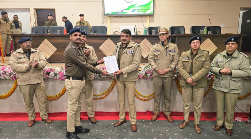 उत्कृष्ट कार्य करने वाले 56 पुलिस कर्मियों को एसएसपी दून ने किया सम्मानित
