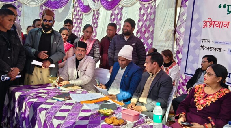 गांव–गांव पहुंच रही सरकार, कालसी–नागथात में लगा बहुउद्देशीय शिविर