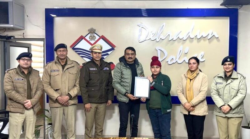 डालनवाला में महिला की जान बचाने वाले दो बहादुर बच्चे हुए सम्मानित