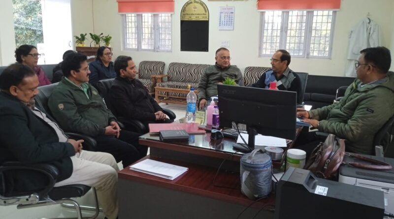 मुख्य चिकित्सा अधिकारी ने जिला चिकित्सालय देहरादून की ली समीक्षा बैठक