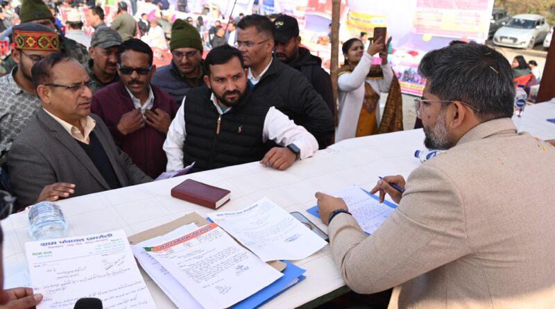 जनसेवा संकल्प के साथ मुख्यमंत्री धामी पहुंचे खैरी मानसिंह, बहुउद्देशीय शिविर में किया प्रतिभाग