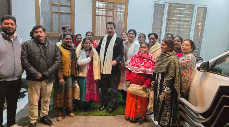 प्रदेश कांग्रेस उपाध्यक्ष सूर्यकांत धस्माना ने प्रेमनगर में महिला कार्यकर्ताओं को किया सम्मानित