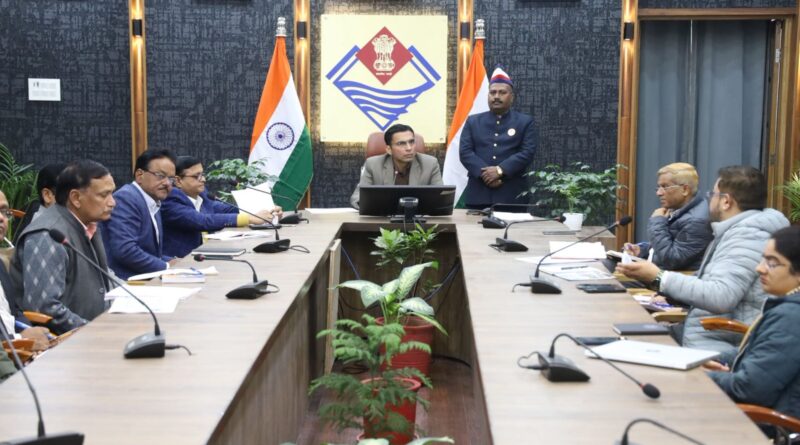 ग्रीन बिल्डिंग की सुस्त रफ्तार पर भड़के डीएम सविन बंसल, अधिकारियों को लगाई फटकार