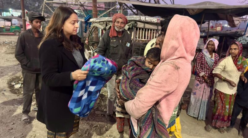 डीएलएसए द्वारा ISBT कारगी चौक पर कंबल वितरण, जरूरतमंदों को मिली ठंड से राहत